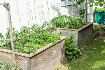 Hochbeet im Fr&uuml;hling