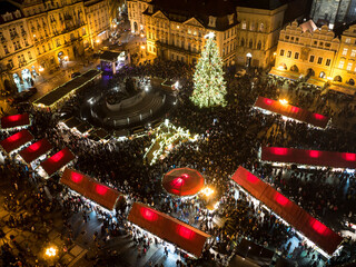 Prager Weihnachtsmarkt auf dem Platz des Friedens