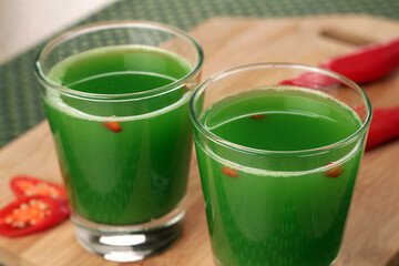 Green detox juice with pepper