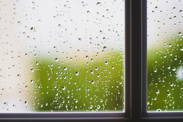 Ventana mojada por la lluvia