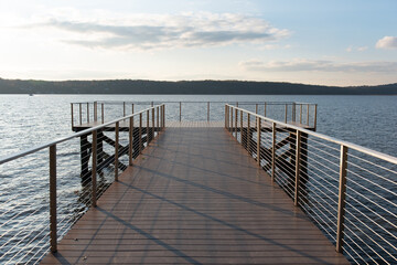 Fototapeta premium Hudson River lookout point at the waterfront park in Dobbs Ferry, New York.