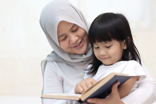 Muslim Mother Teach Her Daughter How To Read The Holy Quran