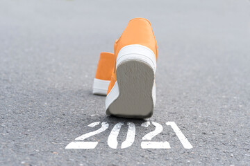 Schuhe gehen in Richtung 2021