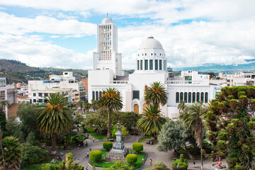 Catedral de Ambato y el parque Montalvo Ecuador