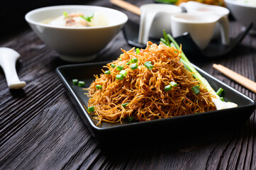 Rice noodles with pork bone stock
