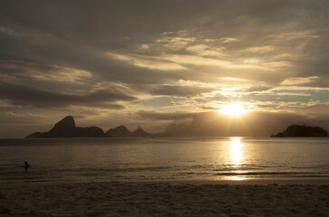 Fototapeta premium Sunset over the Guanabara Bay - Niterói - Rio de Janeiro