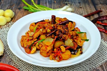 Stir fried chicken with cashew nuts with blurred ingredient displayed aside.
