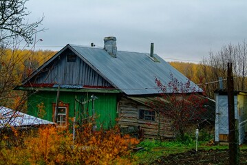 Fototapeta premium old houses in the village of autumn, Russia