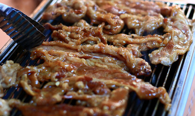 Grill meat on the stove.