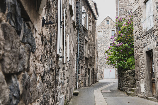 Ruelle de la ville de Murat (Auvergne, France)