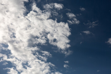 Obraz premium View to blue sky and clouds