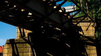 Obraz premium View of the old bridge. Ready for entry.