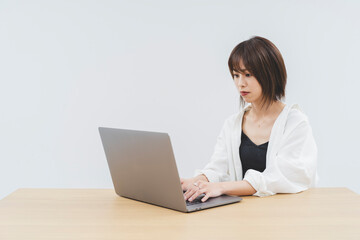 Fototapeta premium パソコンをする女性