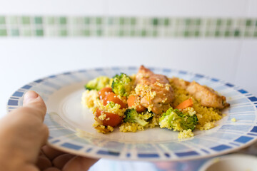Couscous con verduras y pollo