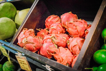 スリランカのスーパーのドラゴンフルーツ