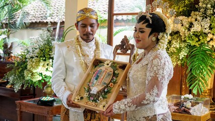 Mahar is a gift given by the groom to the bride after the solemnization ceremony. It symbolises the beginning of a husband's responsibility towards his wife in fulfilling her everyday needs.