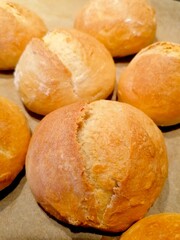 selbst gebackene Brötchen