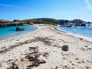 Sand bar that joins the two islets that form Areoso Island