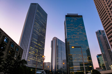 夕暮れの西新宿 高層ビル群