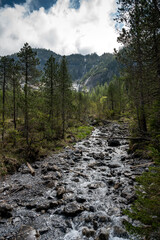 Obraz premium Wasserfall bei Biberg, Kandersteg