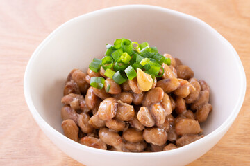 納豆を食べる