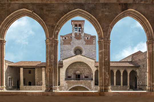 Palais des rois de Majorque, vue de l'int&eacute;rieur