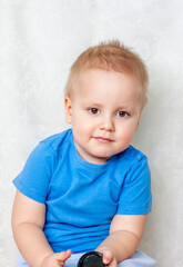 Naklejka premium Portrait of a boy. The child's emotions. Emotionally and beautifully. Expressive look.