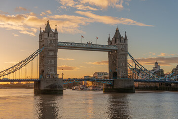 Fototapeta na wymiar tower bridge London Sunrise