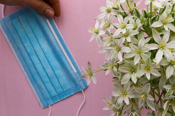 medical mask and white flowers