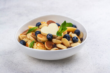 Trendy food - mini pancake cereal