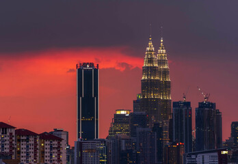 Plakat Kuala Lumpur city skyline at night.
