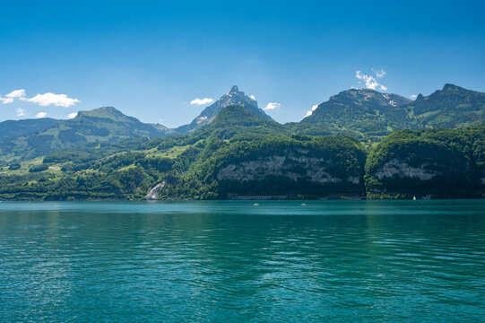 Walensee bei Amden mit Blick auf S&uuml;dufer