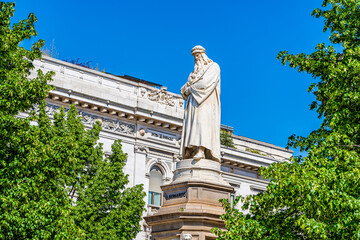 Statue of Leonardo da Vinci sculpted by Pietro Magni in in Piazza della Scala, Milan, Lombardy,...
