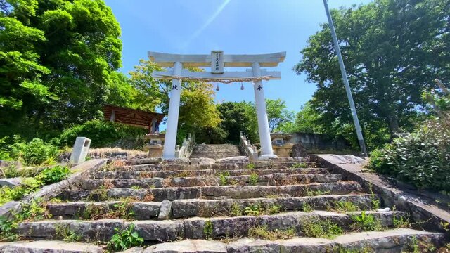 天空の鳥居高屋神社の4K映像