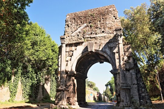 Monumenti lungo la Via Appia Antica Roma