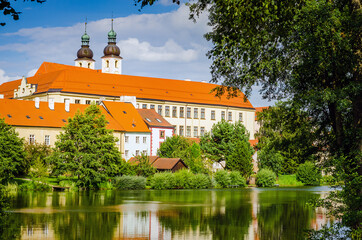 Fototapeta premium View of the castle and historical houses over a lake.