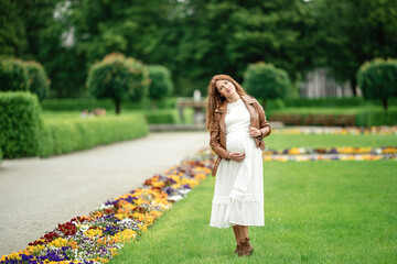 Naklejka premium pregnant brunette woman at an old building gazebo.