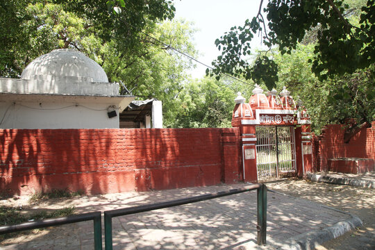 Shri Shiv Mandir, Nizamuddin Main Mathura road, New Delhi, India (Photo Copyright &copy; Saji Maramon)