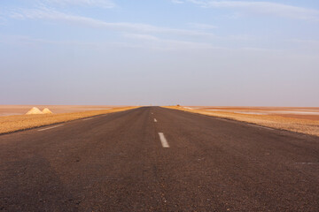 Fototapeta na wymiar Desert road, dry salt lake Chott el Djerid in Tunisia.