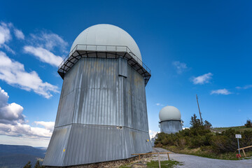 Fototapeta premium Radomen | Radom | Radar | Großer Arber | Berg | Berge | Der König im Bayerischen Wald |
