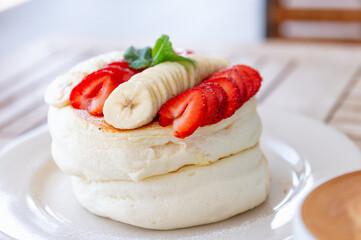 イチゴとバナナのパンケーキ