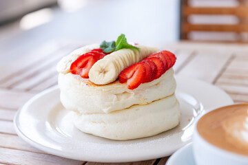 イチゴとバナナのパンケーキ