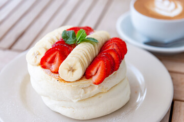 イチゴとバナナのパンケーキ