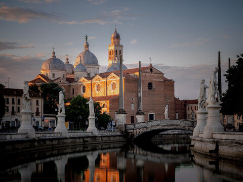 Sunrise in Padova (Padua) - Veneto - Italy
Prato della valle, late spring