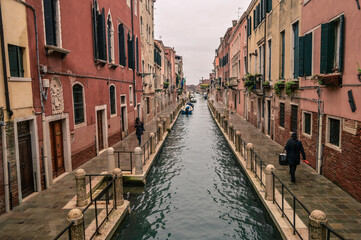 Fototapeta na wymiar Venetian canal between the old facades of houses.