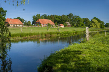 Fototapeta na wymiar Sommer am Ilmenau Ufer Bei Bad Bevensen