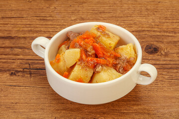 Roasted potato and beef with sauce