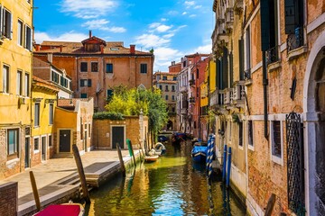 Fototapeta na wymiar Venice - colorful canal with surrounding traditional venetian architecture