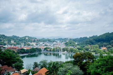 Fototapeta na wymiar Beautiful view of Kandy lake, taken from kandy view point, kandy, Sri Lanka