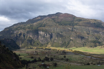 From this natural viewpoint you can see the scenery close to Villa Manihuales.
Villa Manihuales is a small town located at the Carretera Austral in Chile close to Port Aysen City.
